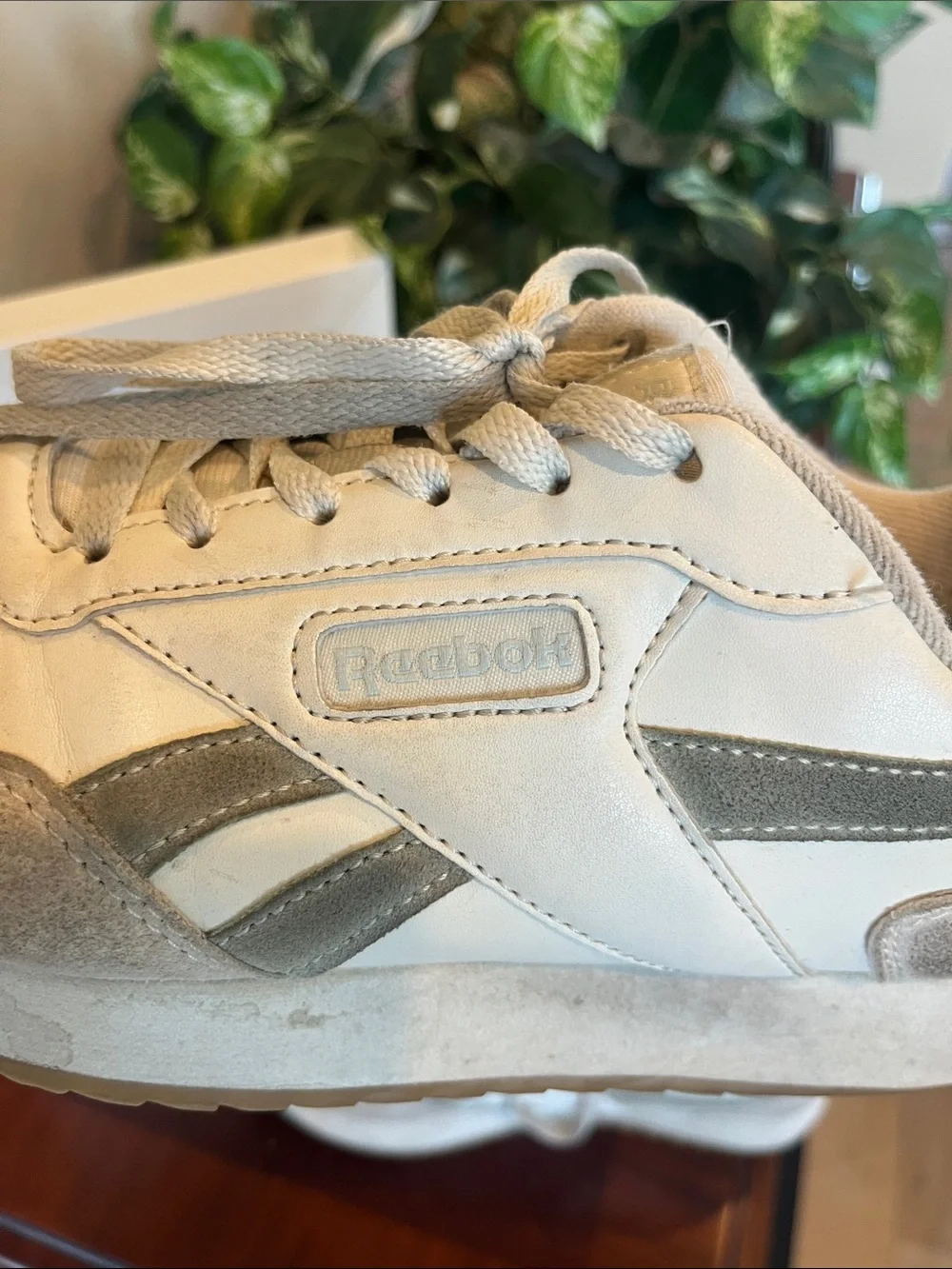 Reebok White Athletic Shoe Women’s 7.5